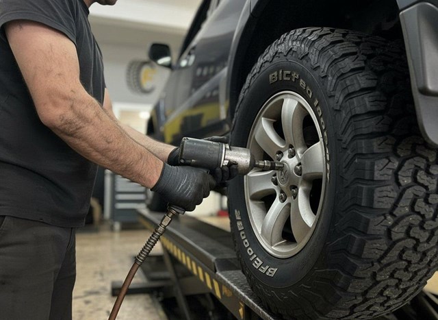 Cambio de neumáticos 4x4 y SUV en Valdoviño - Imagen 1